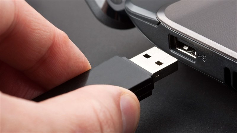 cách mở nguồn máy tính